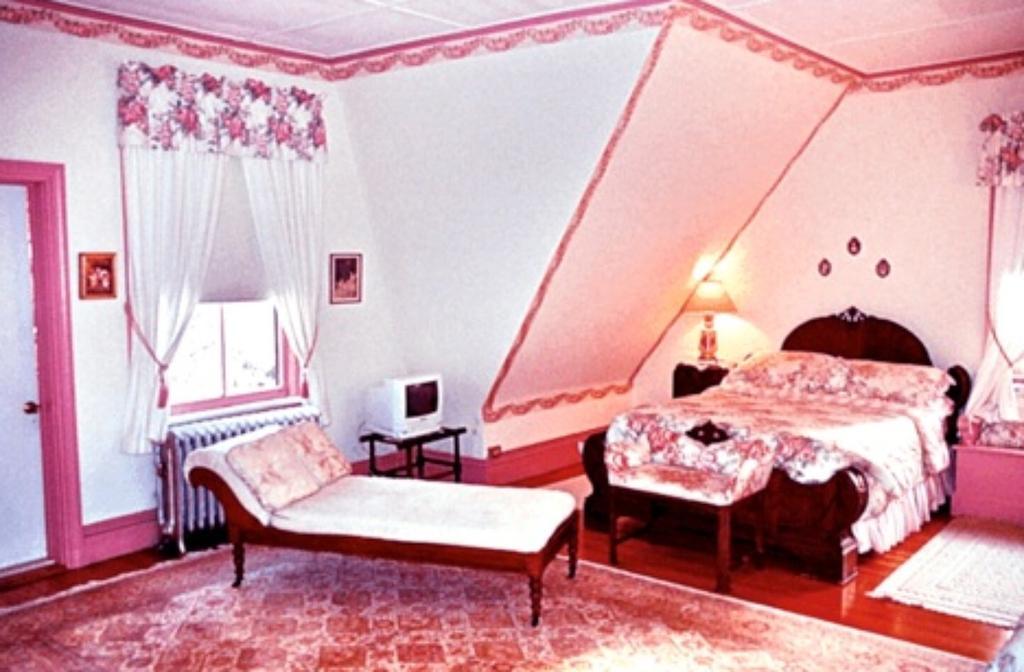 Whistler'S Inn Lenox Εξωτερικό φωτογραφία
