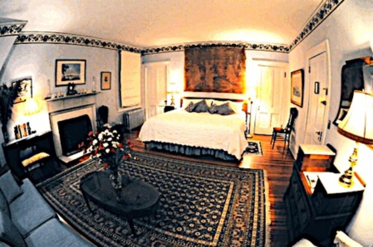 Whistler'S Inn Lenox Εξωτερικό φωτογραφία